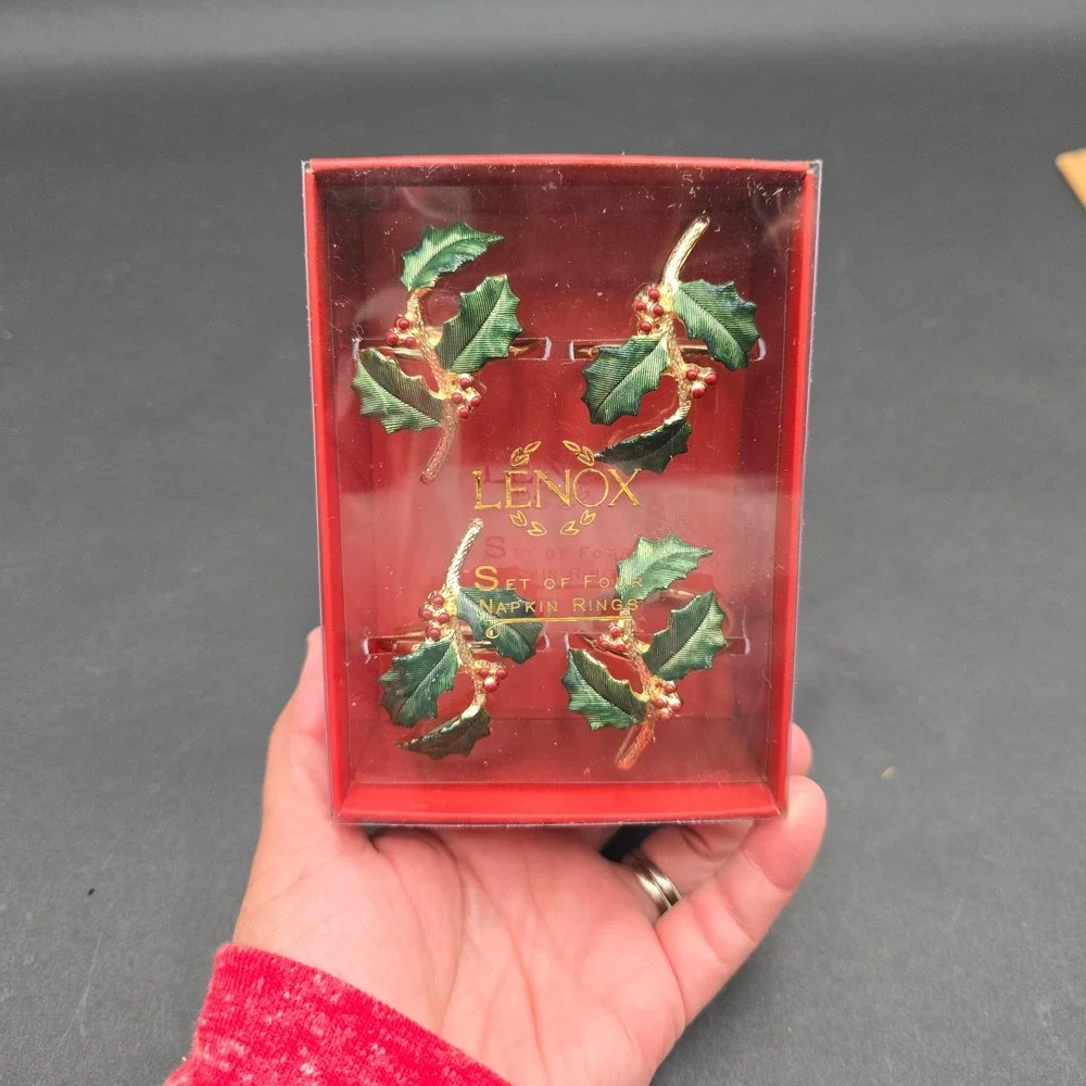 Lenox Holiday Holly Berry Napkin Rings Set of 4 Gold Tone Enamel 7156 New Box